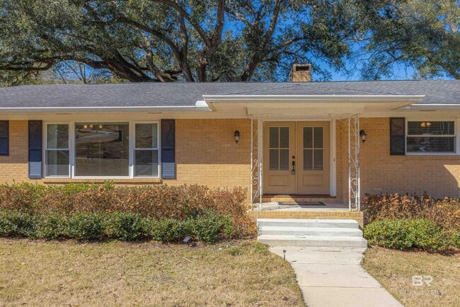 Photo - 202 Confederate Dr N