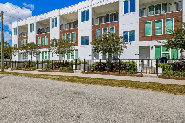 Photo - 3 Bedroom, 3.5 Bath Townhouse Minutes From... Unidad 4