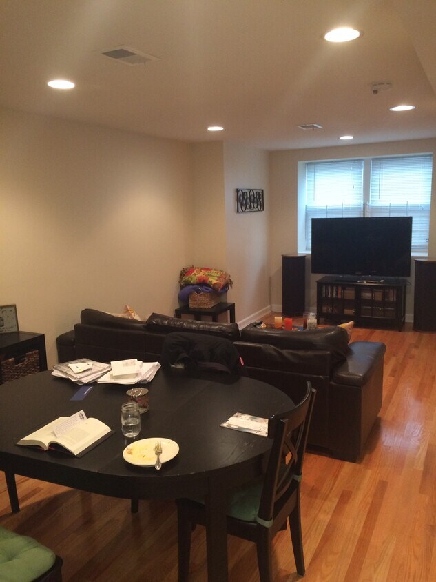 Photo - 1659 N Halsted St (Chicago, IL)