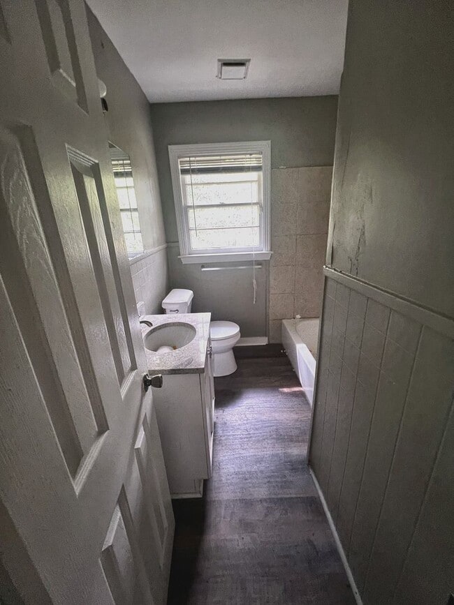 Photo - 368 Leron Ave