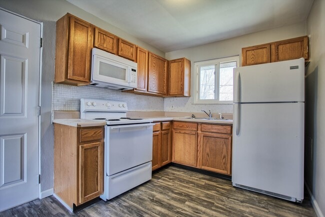 Building Photo - Completely Renovated 2 Bedroom Duplex in Collinsville - Great price and lots of space!