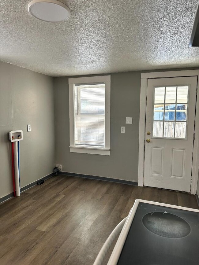 Photo - 611 School Ave