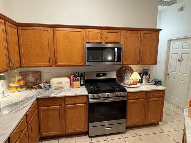 Photo - 432 Hanover Ct