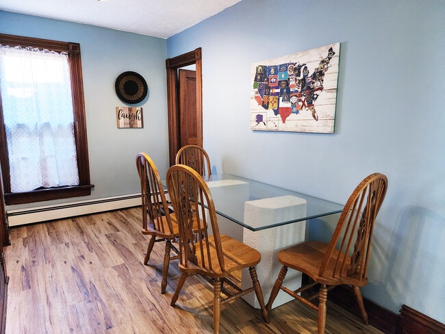 Dining/study area - 2706-2 Buffalo Rd Unidad 2