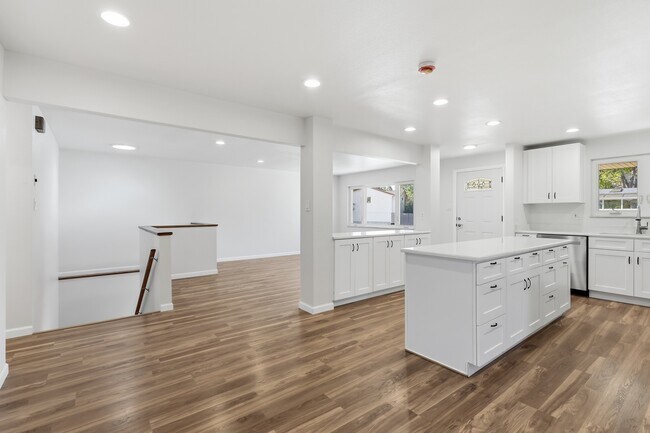 122 Helena Cir