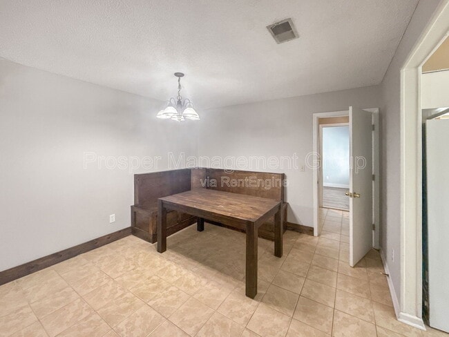 Photo - 8108 Halifax Way