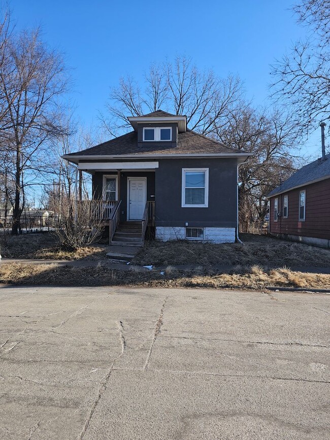 Building Photo - There is a $25 fee per application and eve... Rental