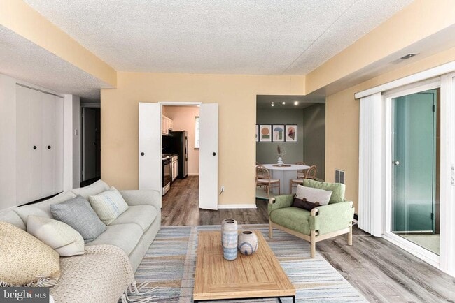 Building Photo - 11831 Shire Ct Unit 1A