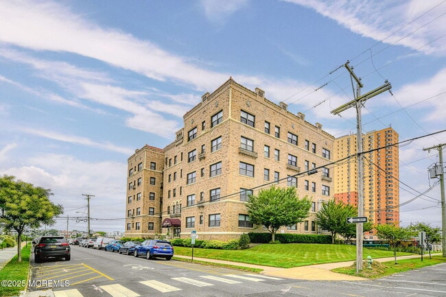 Photo - 1700 Webb St Unit 3F