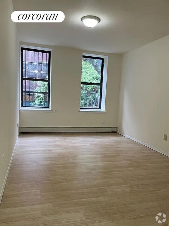 Building Photo - 524 W 50th St Rental