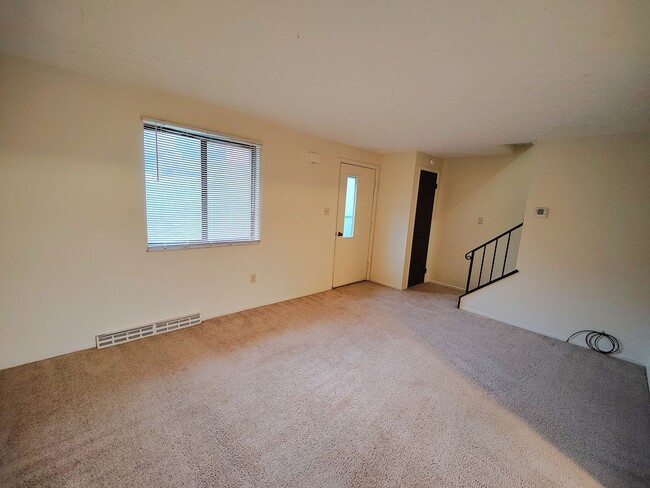 Photo - *Well-Maintained 3BD/1.5BA Townhouse Available in Whitehall*