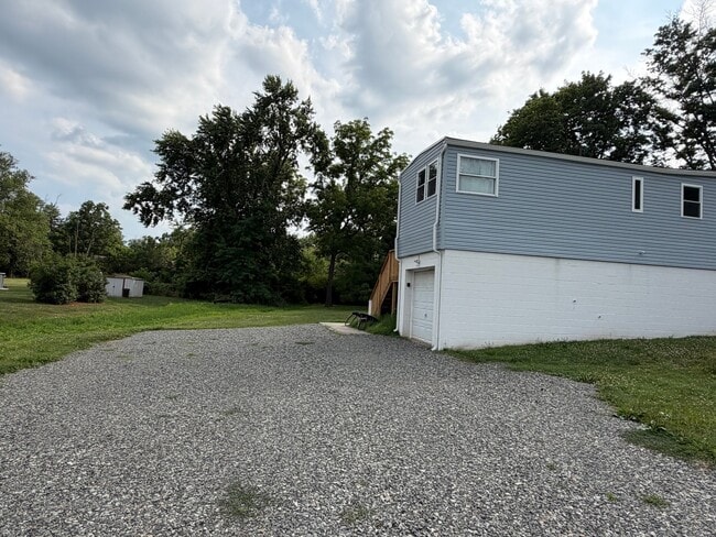 Photo - 770 River Rd