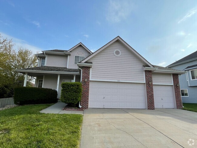 Building Photo - Great Location & Tons of Space!! Rental