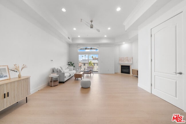Photo - 309 S Mariposa Ave Unit 301
