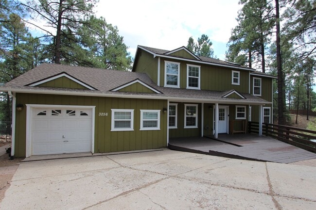 Building Photo - Spacious University Heights Home at the En...