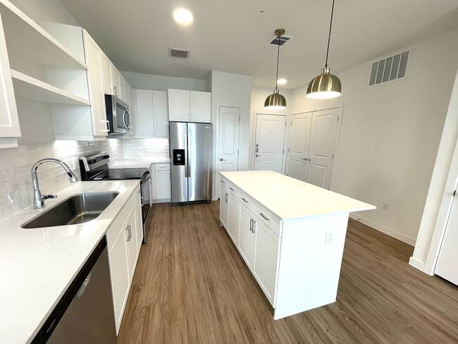 Building Photo - 1201 Wolf Cyn Rd Unit 2133 Rental