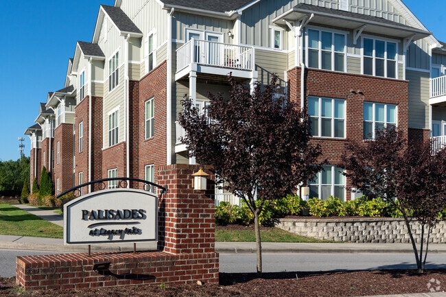 Palisades at Legacy Oaks Grand Entrance
