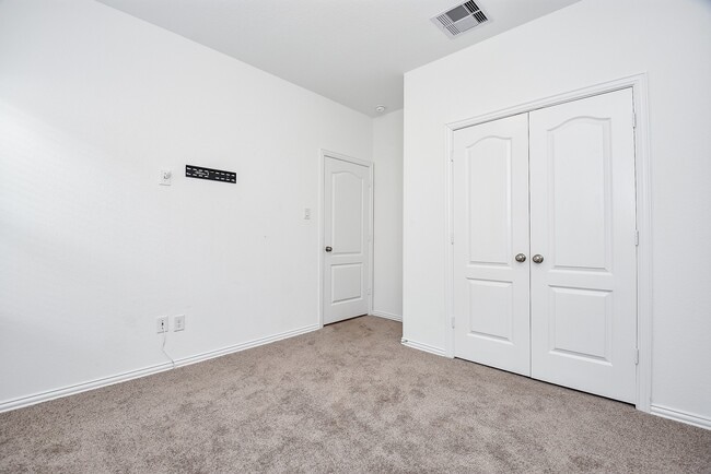 Photo - 31326 Black Frst Xing