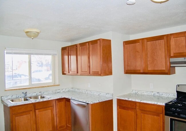 Building Photo - Updated 3BR • Parking • Private Entry • $1,650 Unit #1179