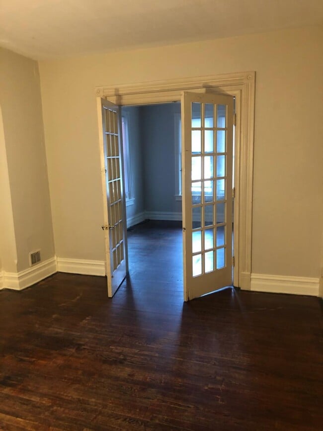 Building Photo - 444 Pawnee St Unit First Floor - Large 1BR Rental