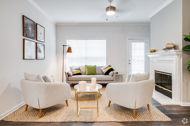 3BR, 2BA - 1,370SF