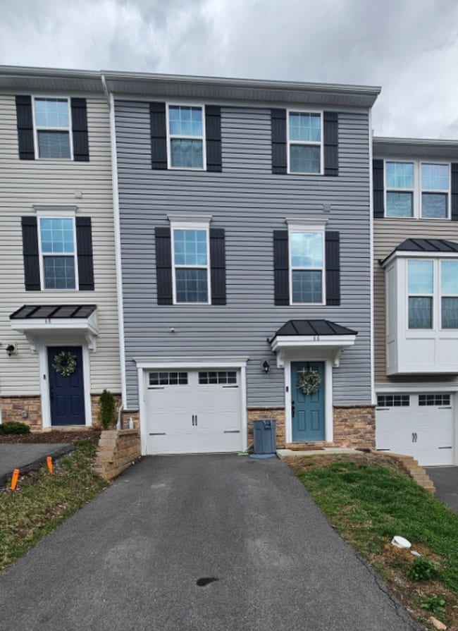 Building Photo - Brand New 3 Bedroom, 2.5 Bathroom Townhome, Available 08/05/26