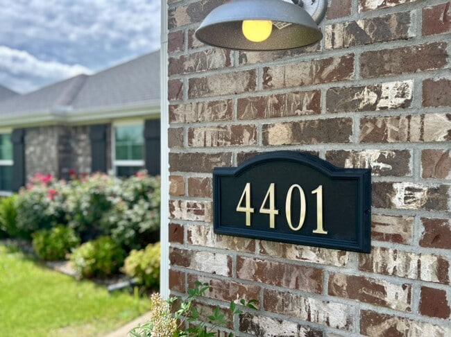 Photo - Gorgeous Home with Vaulted Ceilings and Large Fenced Yard! Spacious 3 Bedroom and 2 Bath Home!