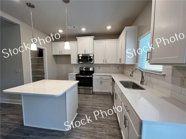 Photo - 217 Rockfern Ter