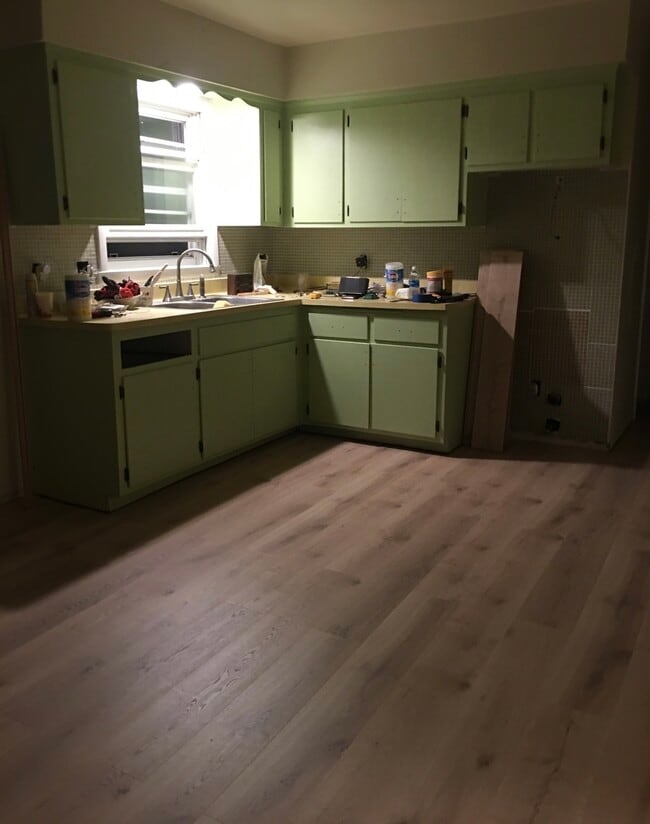 Building Photo - 1718 Rawson Ave Unit Upper Rental