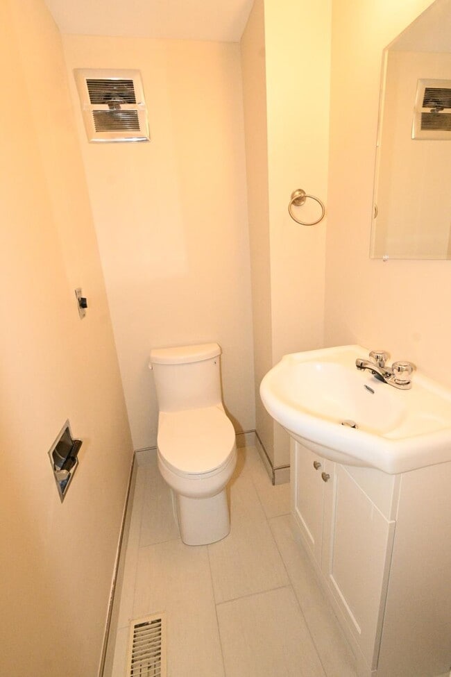 Photo - 3 bedroom in Prince George BC V2M 3B7