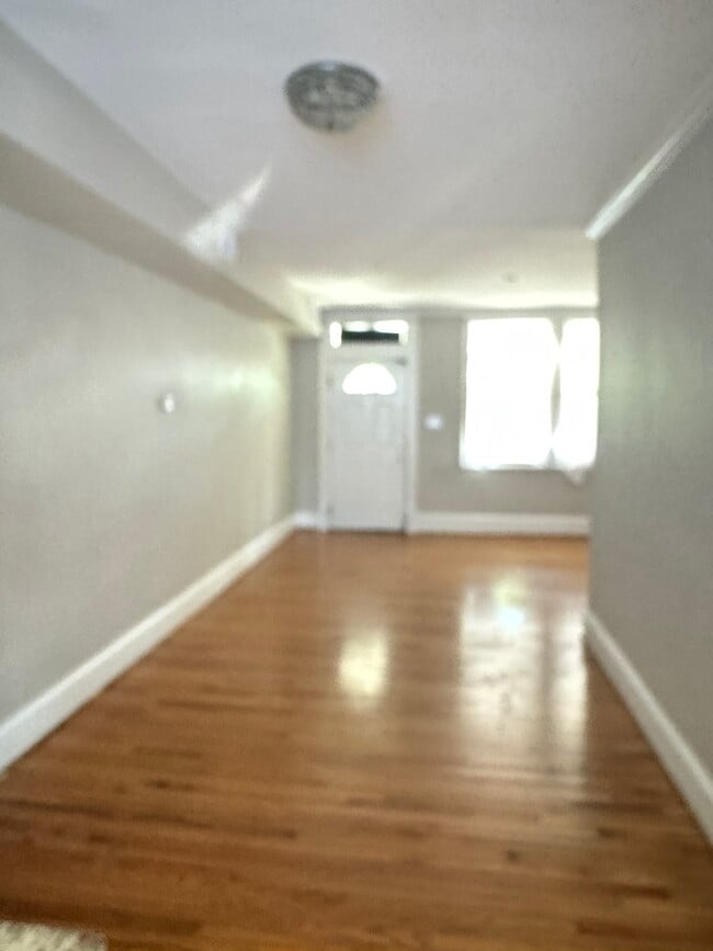 Photo - 703 Hamilton St NW