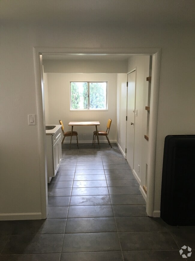 Building Photo - Carter Street Unit C Rental
