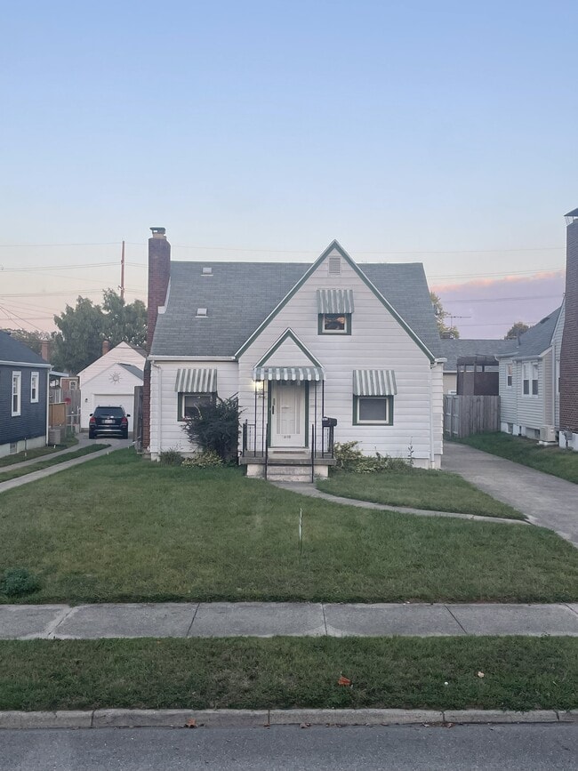 Photo - 1640 Rosemont Blvd