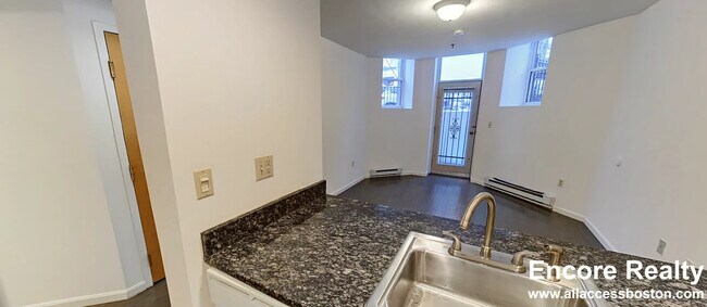 Photo - 20 Queensberry St Unit B