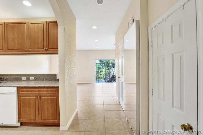 852 NW 9th St