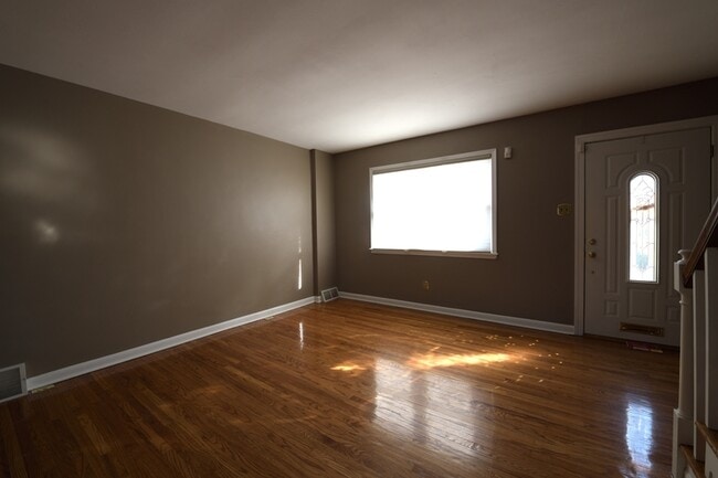 Photo - 3613 Weightman St