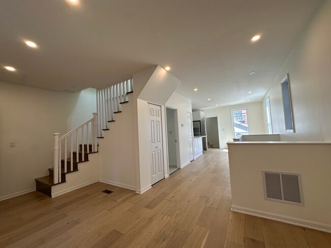 Photo - 2037 N Damen Ave