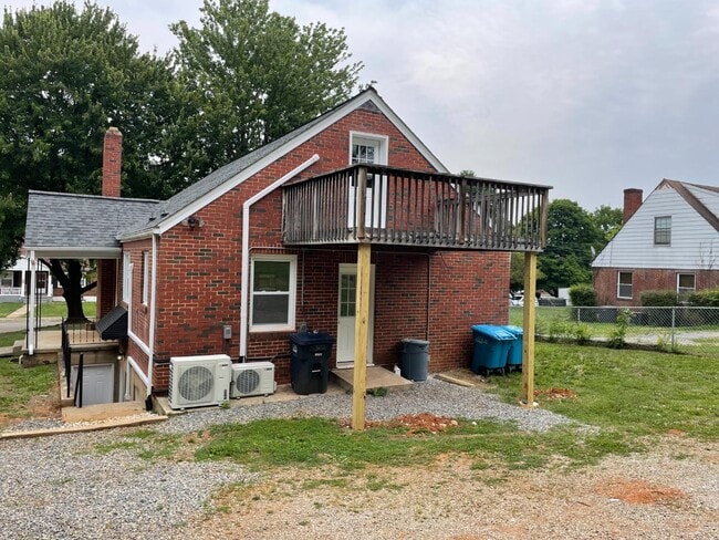 Photo - 3652 Roundhill Ave NW
