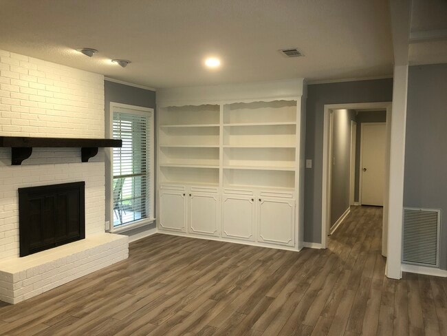 Building Photo - 25 Woodgate Dr Rental