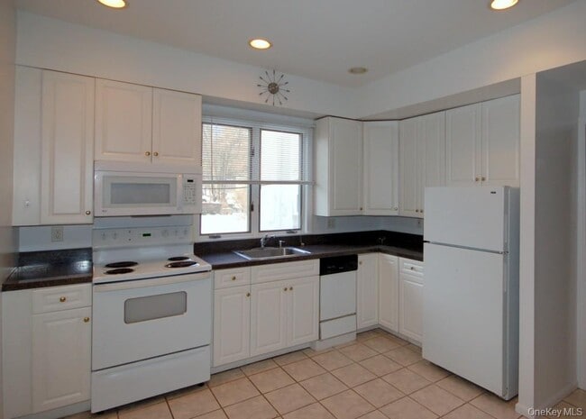 Photo - 142 W Boston Post Rd Unit 2-A