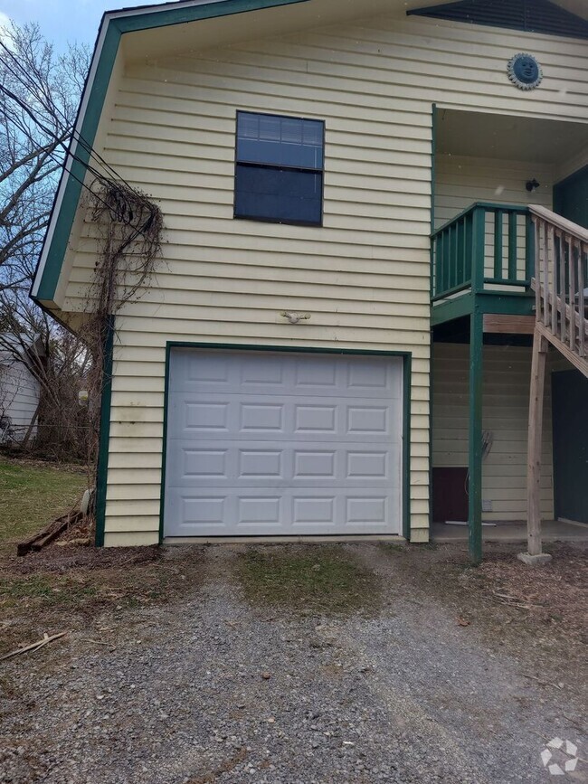 Building Photo - Now Available! 1 bedroom 1 bathroom in Ros... Rental