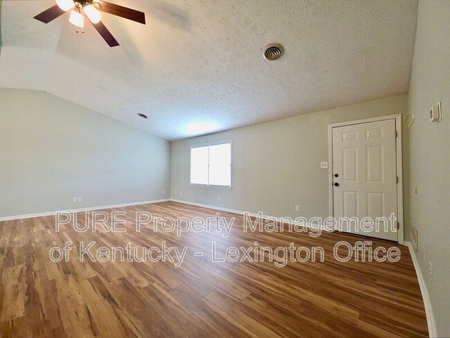 Photo - 305 Williamsburg Dr