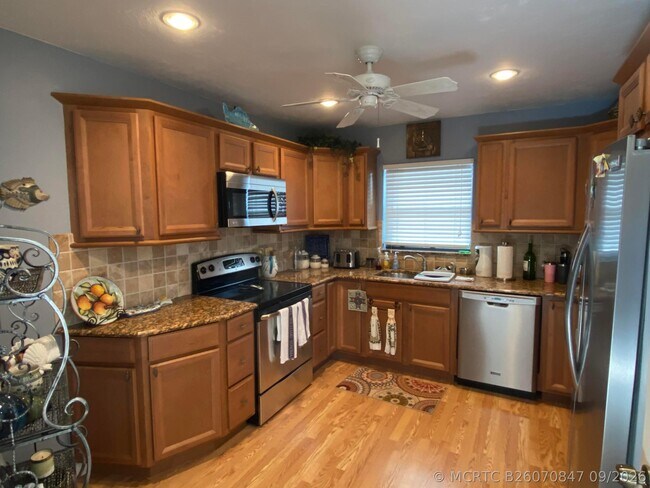 755 Saturn St Unit H201