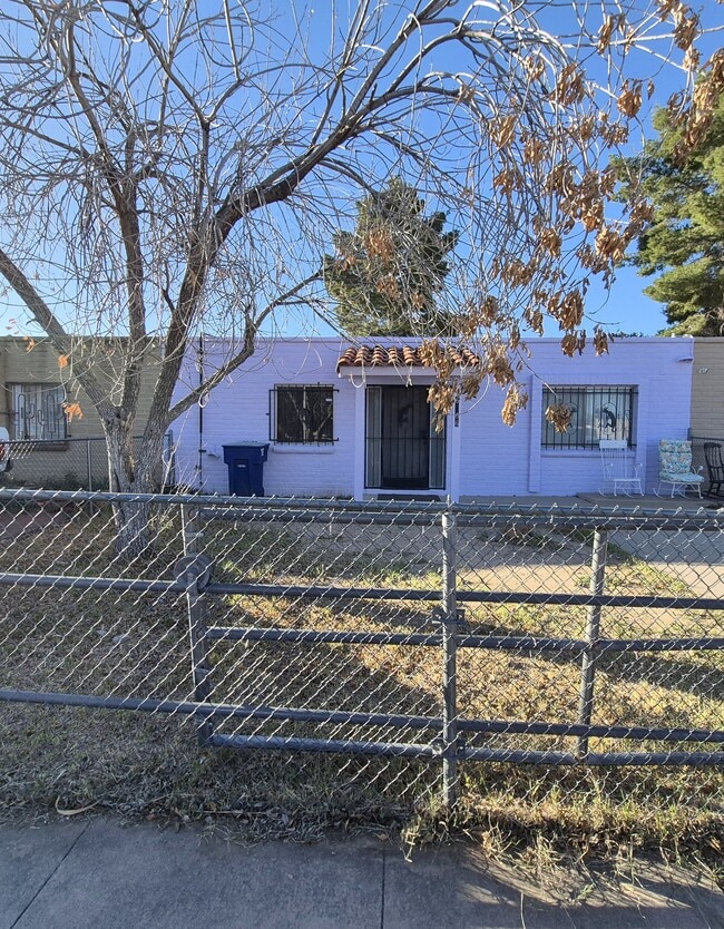 Building Photo - 6566 E Hawk Dr