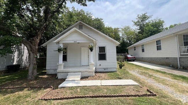 Building Photo - Cute cottage in East Nashville! Rental