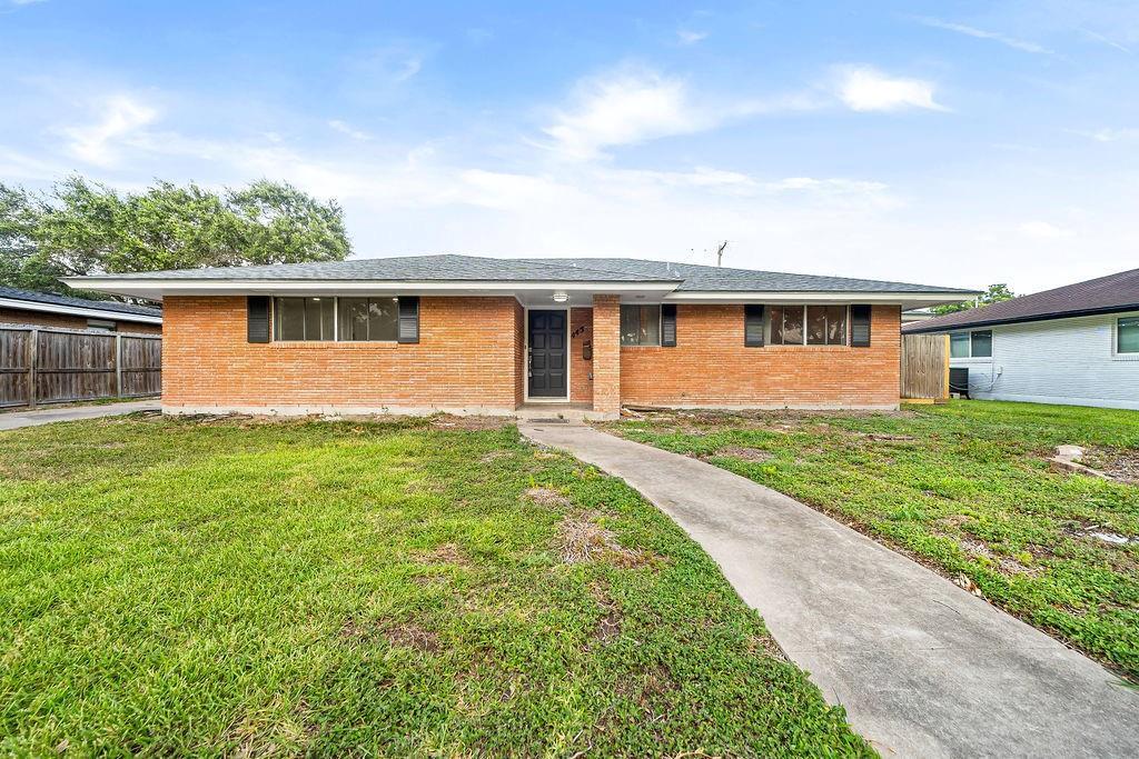 Photo - 445 Montclair Dr