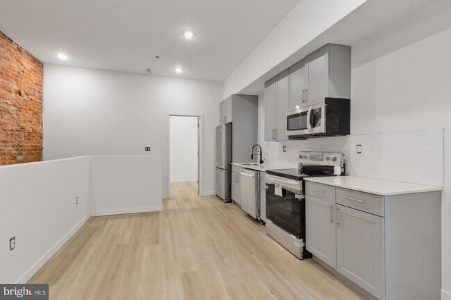 Photo - 223 S 45th St Unit 1R