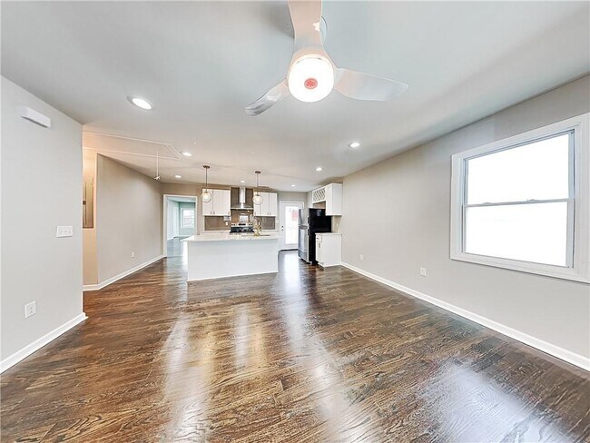 Photo - 492 Elbridge Dr NW