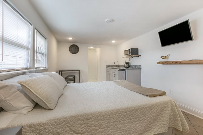 Photo - 901 Perrin Dr