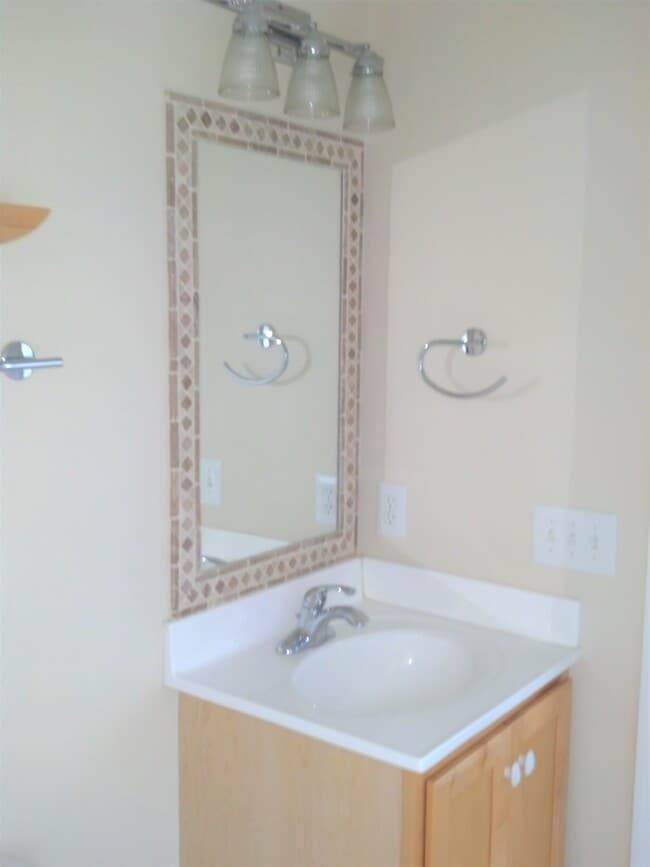 Baño - 49730 Diamond Ln Unidad Garage Apt Utilities Incl